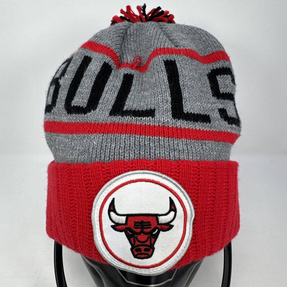Mitchell & Ness Chicago Bulls‎ Puffball Winter Knit Hat Embroidered Patch Logo